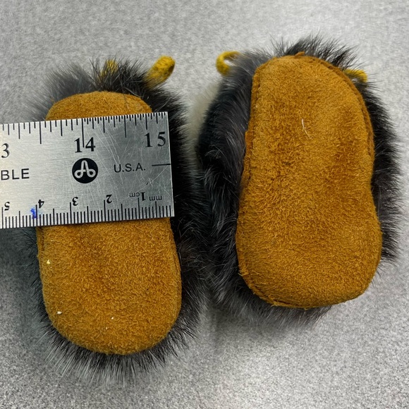 Seal Fur Snowflake Baby moccasins - Picture 7 of 9